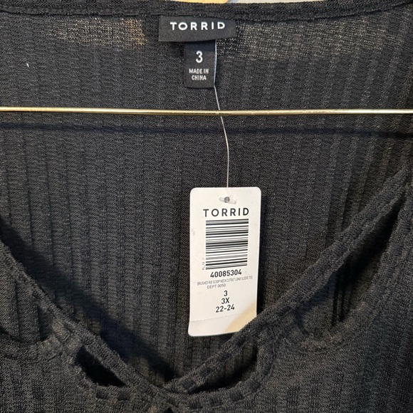 Torrid | Cut Out Ribbed Long-Sleeve Ribbed Top - Picture 2 of 3